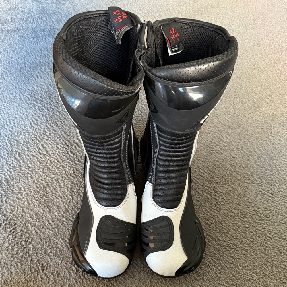 Motorcycle Racing Boots - Black & White Men’s Protective Boots